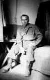babe sitting.jpg (62304 bytes)